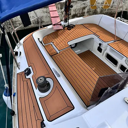 Farfalla Vintage Sailboat Botel Opatija
