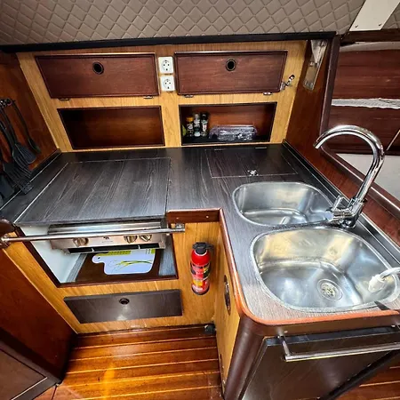 Farfalla Vintage Sailboat 船上ホテル