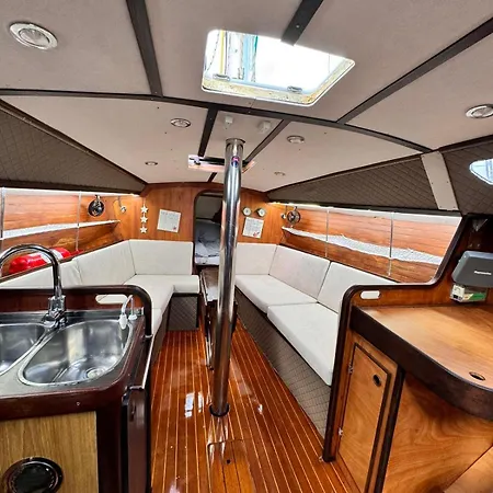 船上ホテル Farfalla Vintage Sailboat オパティヤ