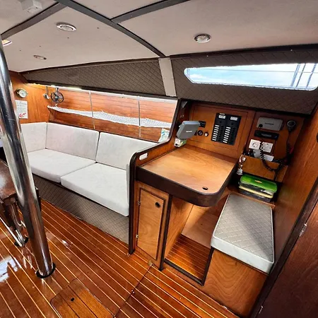 Farfalla Vintage Sailboat 船上ホテル オパティヤ