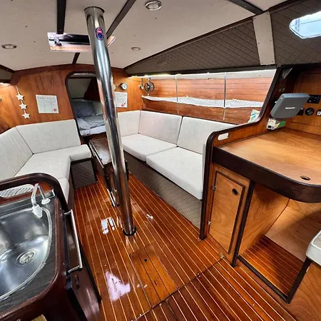 Hotel en barco Farfalla Vintage Sailboat *